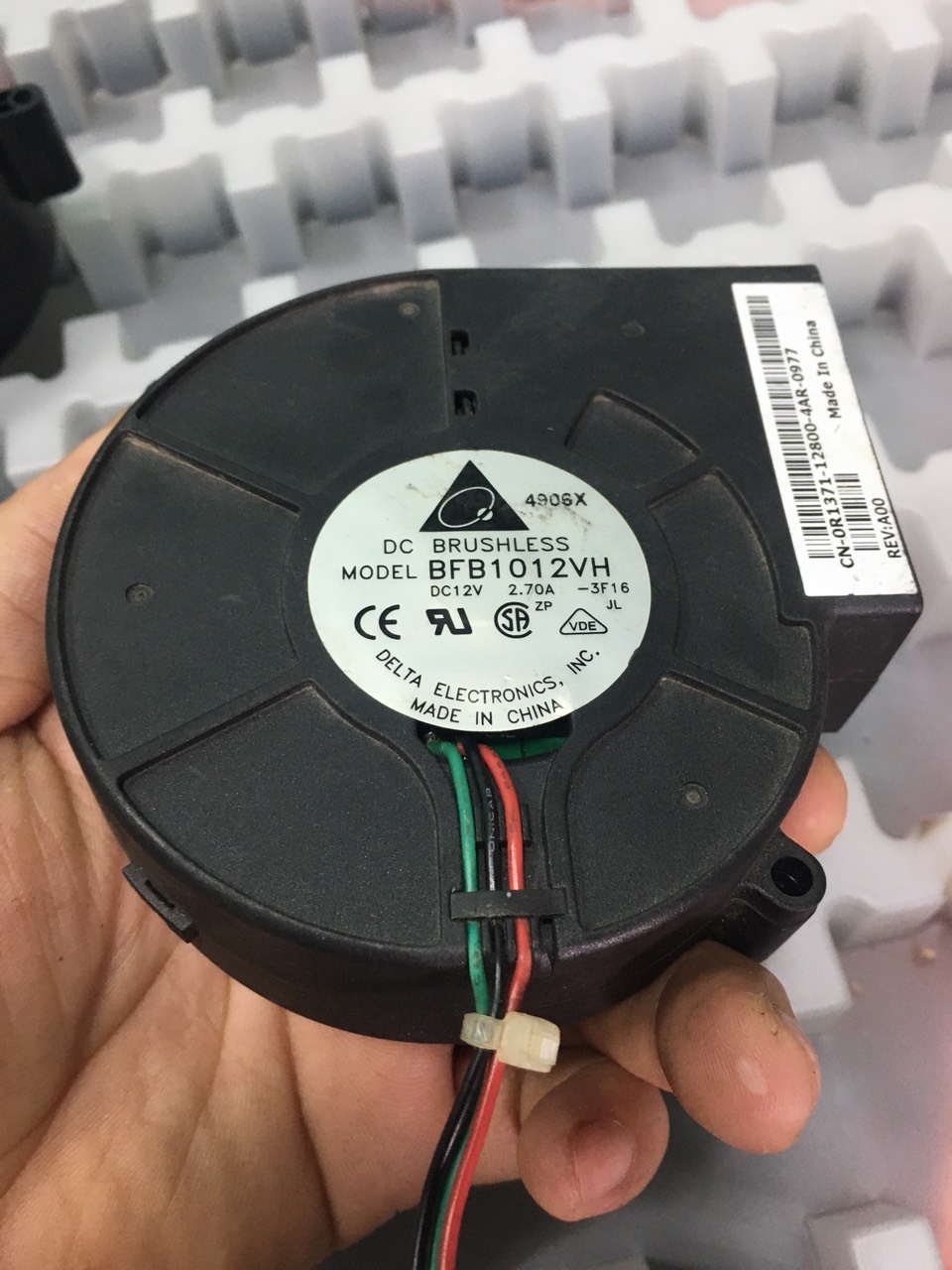 Quat sò 12V gió mạnh dòng trên 2A