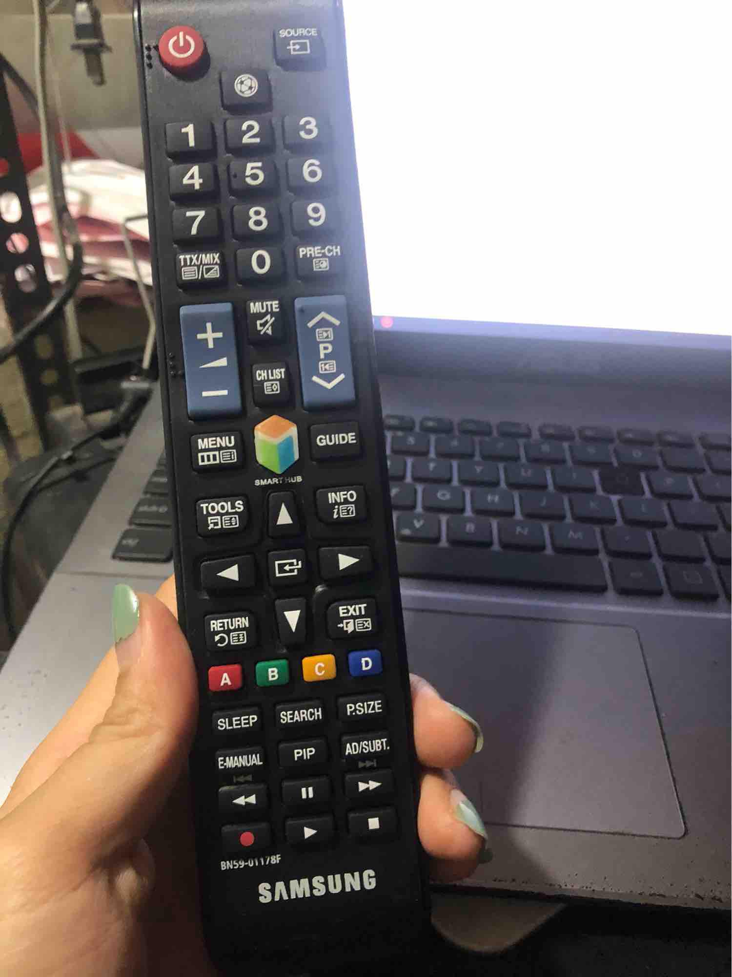 Điều khiển tivi samsung có nút bấm chế độ thể thao