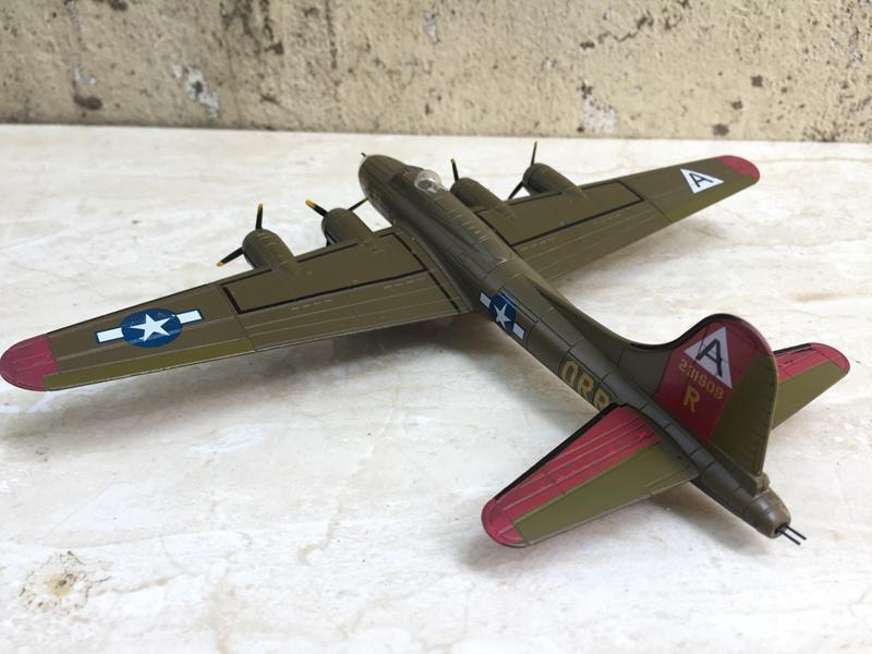[HCM]Mô hình Máy bay ném bom B-17D 1:144