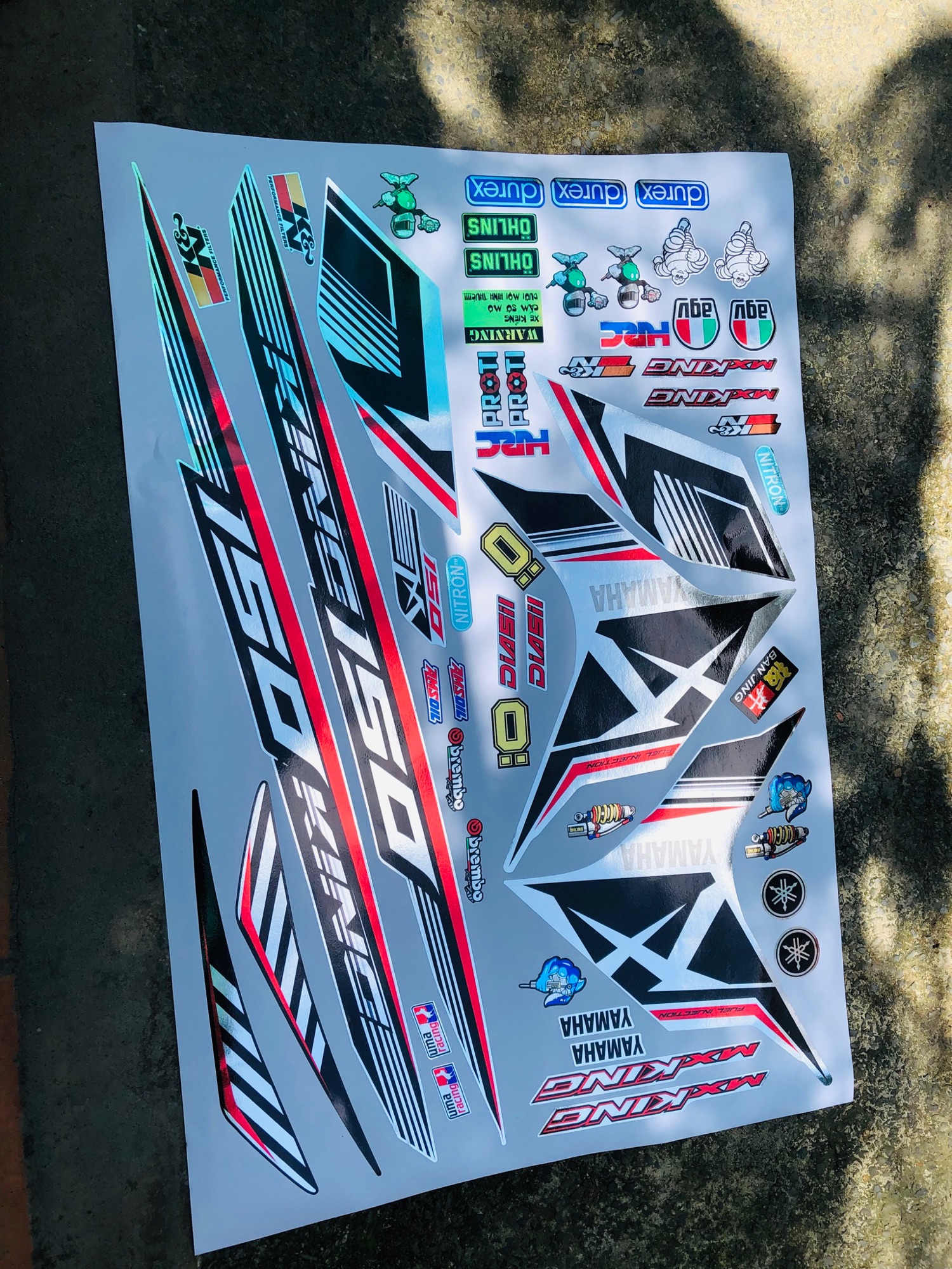 Tem rời exciter 150 mxking chỉ đỏ dán xe trắng hoặc bạc chất liệu Crom cao cấp