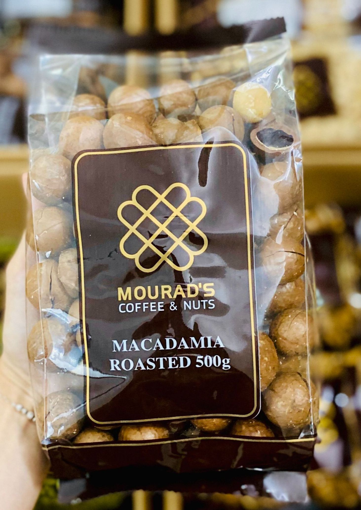 Hạt macca sấy khô nguyên vỏ Mourad’s 500g của Úc