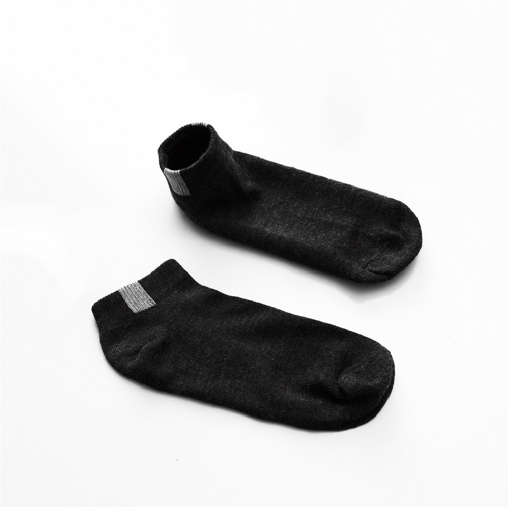 Tất vớ YEET Unisex Basic Đen/Trắng Local Brand