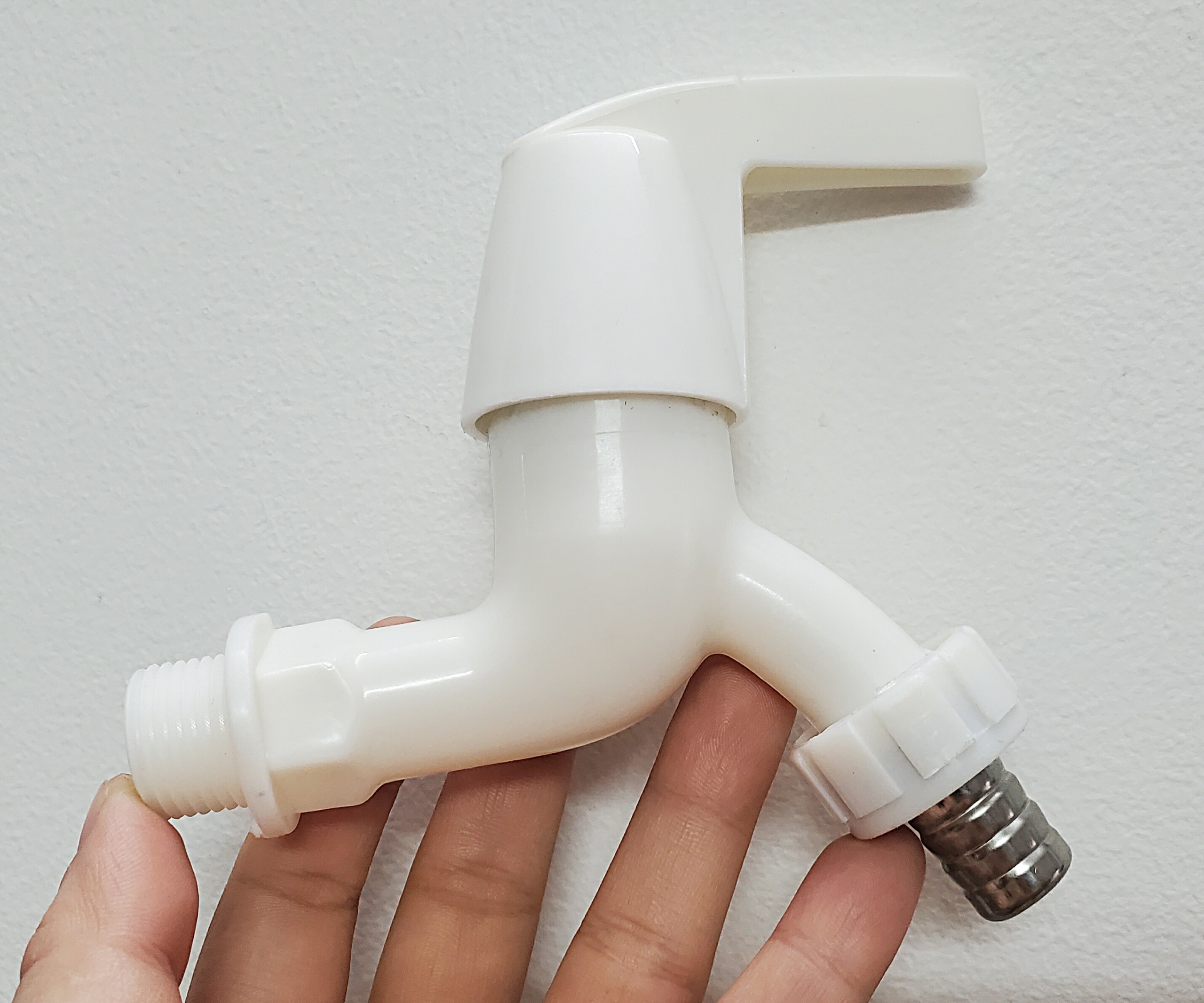 [Q.Tân Bình] Vòi hồ nhựa mỏ inox - phi 21