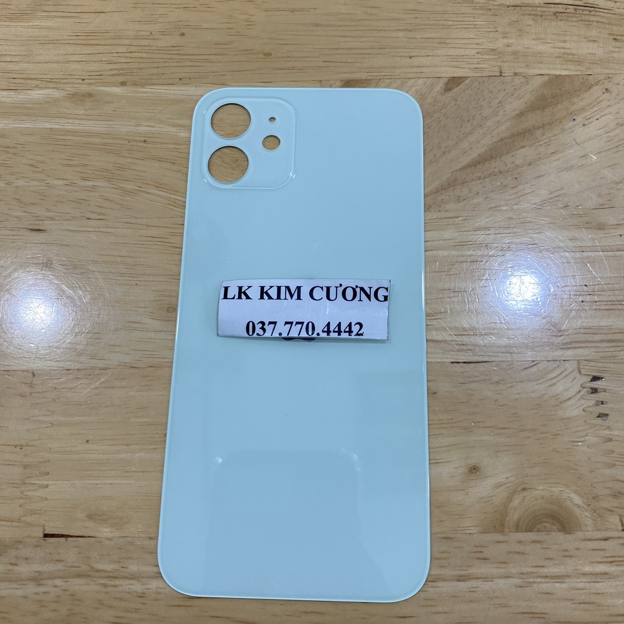 Mặt lưng lỗ to thay thế cho ip 12