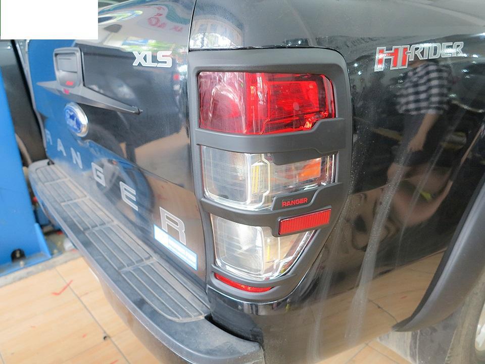 [Hỗ trợ lắp đặt khách Hà Nội] ỐP TRANG TRÍ ĐÈN HẬU FORD RANGER 2015 - 2019