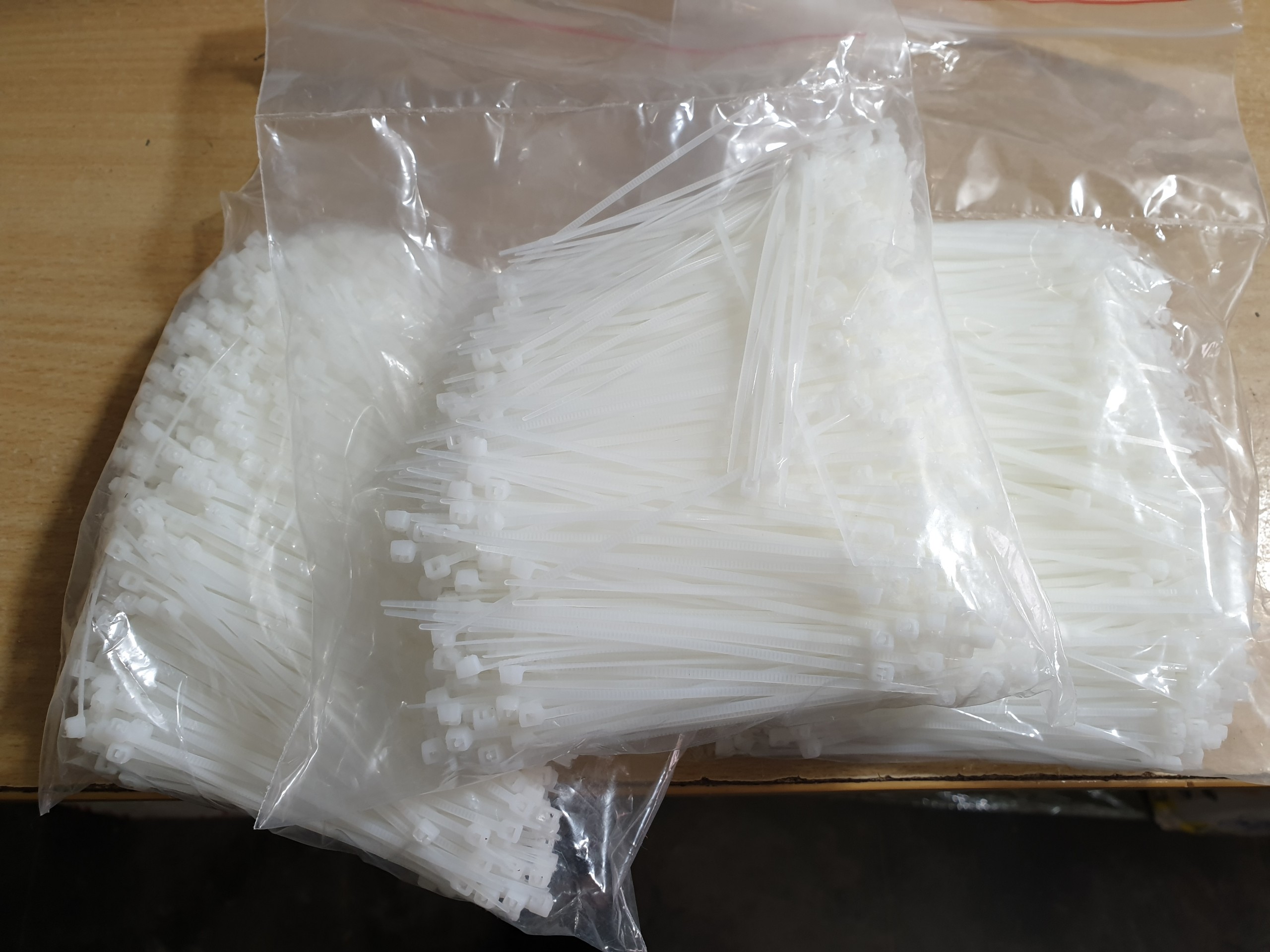 COMBO 20 GÓI LẠT NHỰA TRẮNG 2X100 ( 1000 SỢI / GÓI )
