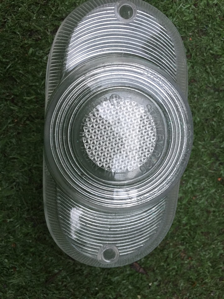 chụp láy ( chụp đèn hậu) xe 67-cub 78-dame...nhựa trắng