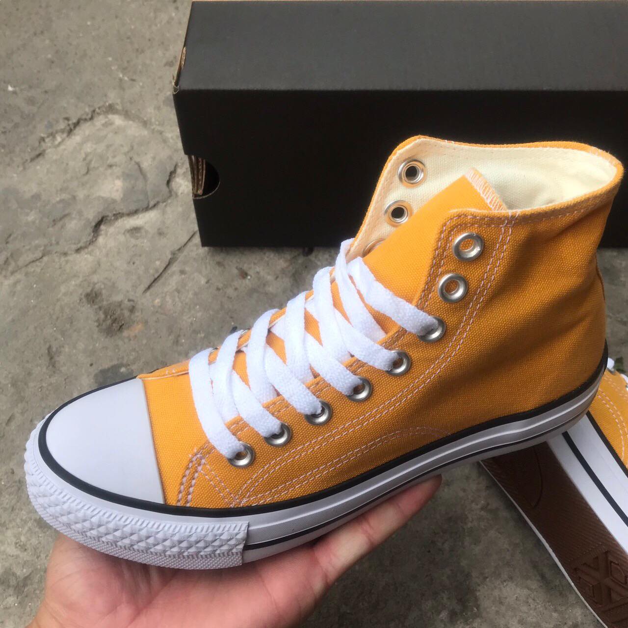 GIÀY CONVERSE VÀNG CAO CỔ (Full box, tag)