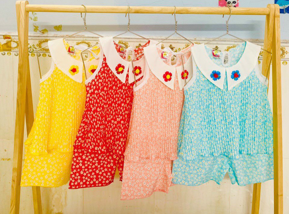 Bộ Lụa  Xếp Li Cổ Tròn Bé (6-18kg) (giao màu ngẫu nhiên)