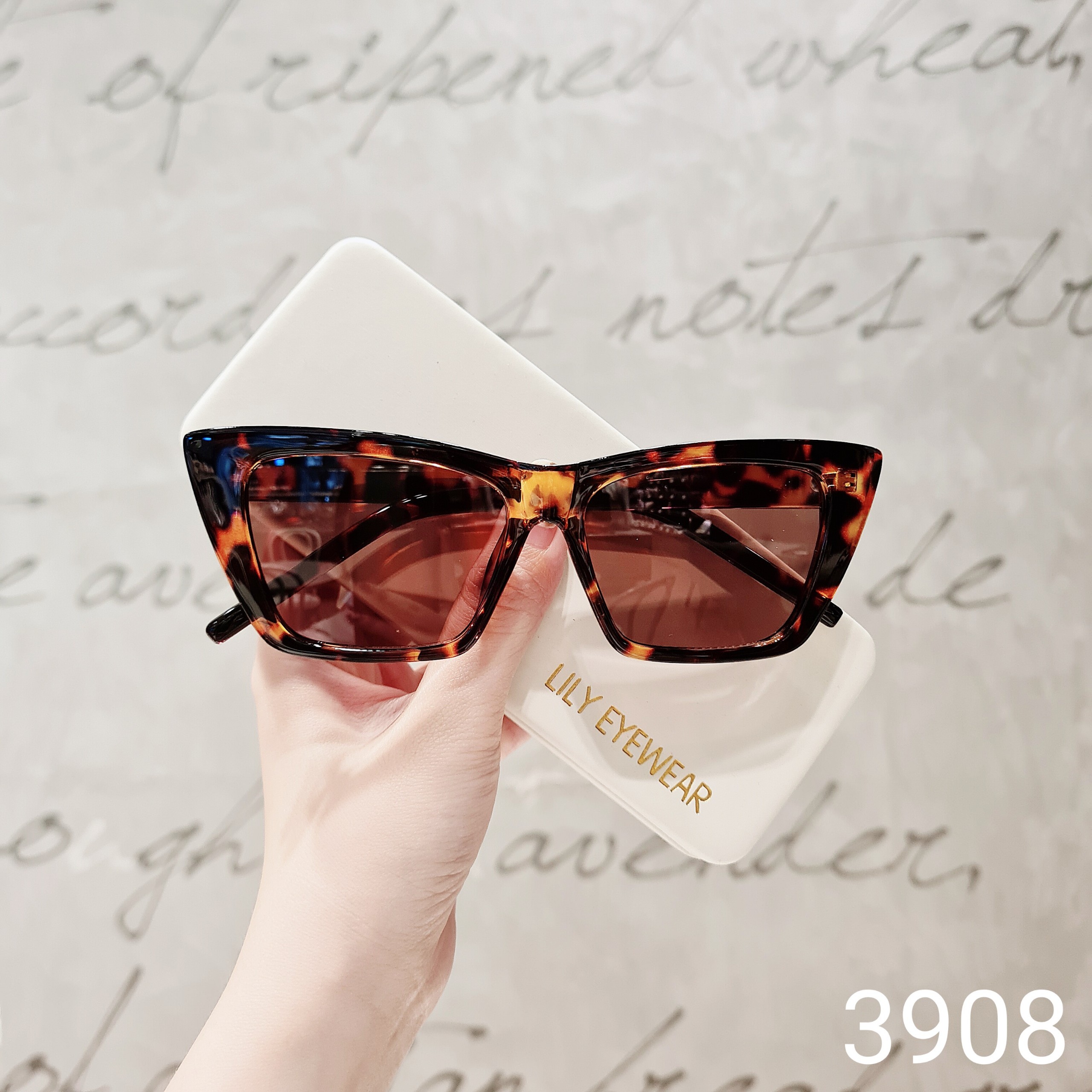 Kính Râm Nữ Mắt Mèo Cá Tính 3908 kèm quà
