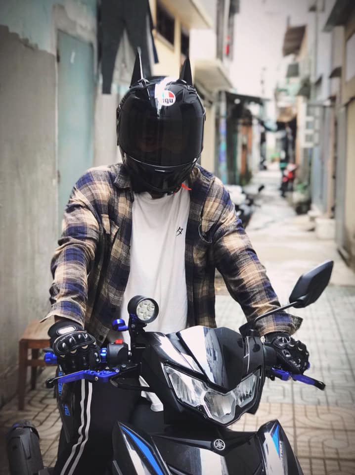 Nón bảo hiểm Fullface lên đuôi gió và sừng Batman