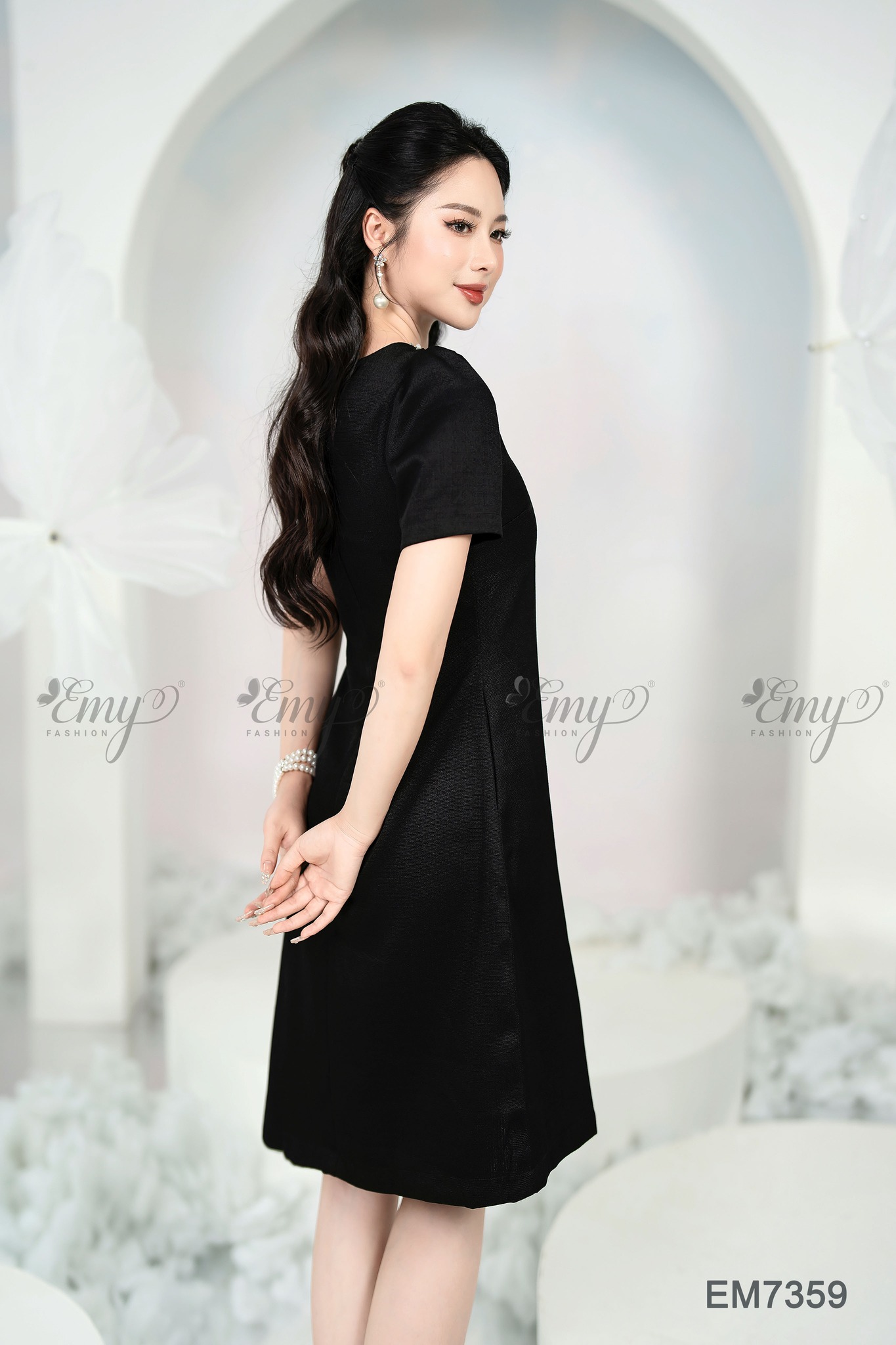 Đầm EMY EM7359 Suông Đen