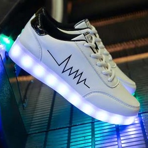 Giày phát sáng Nhịp Tim Trắng phát sáng 7 màu 8 chế độ đèn led độc đáo kèm sạc (cho nam và nữ)