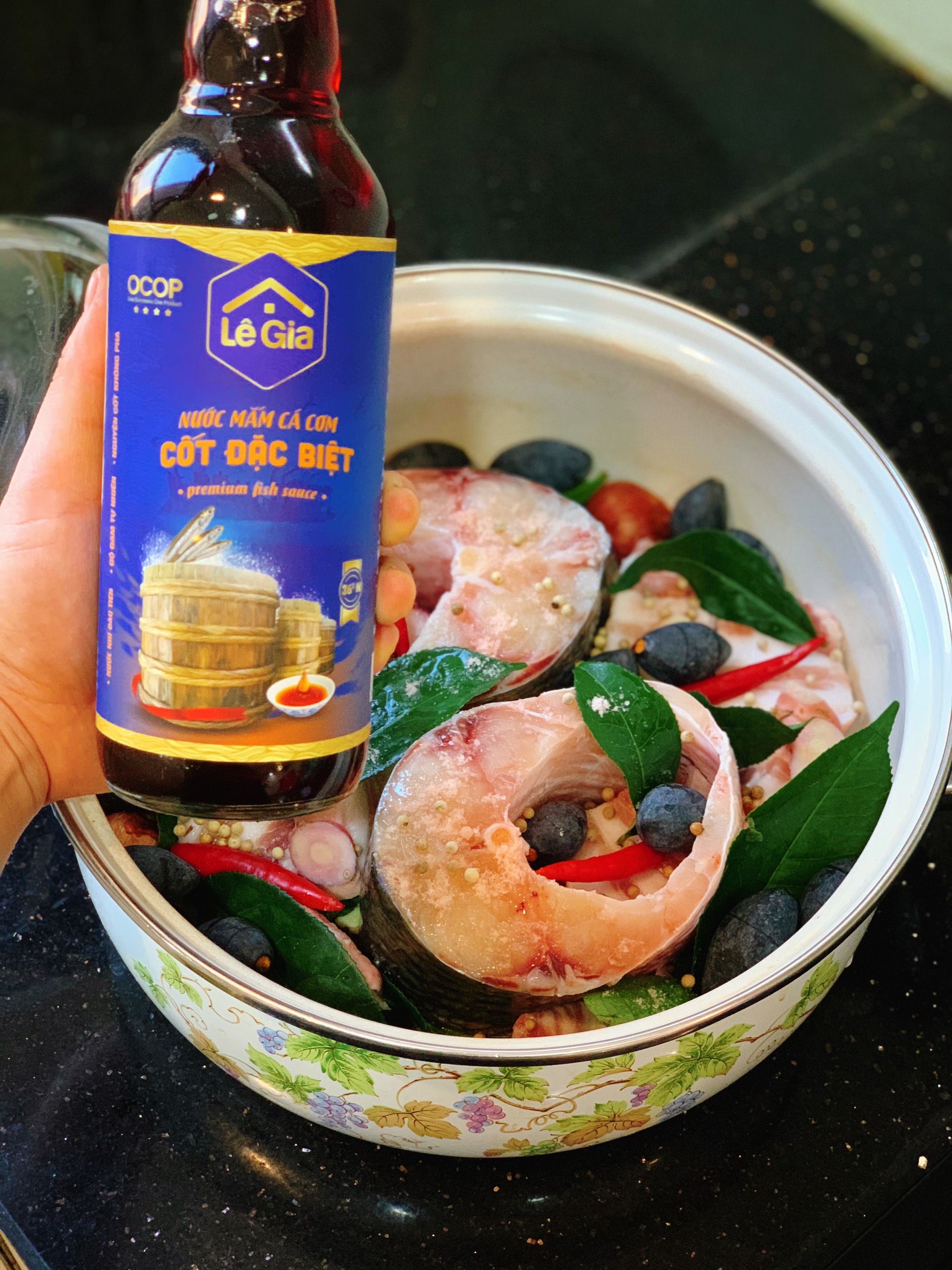 Nước mắm cốt đặc biệt Lê Gia chai thủy tinh 525ml