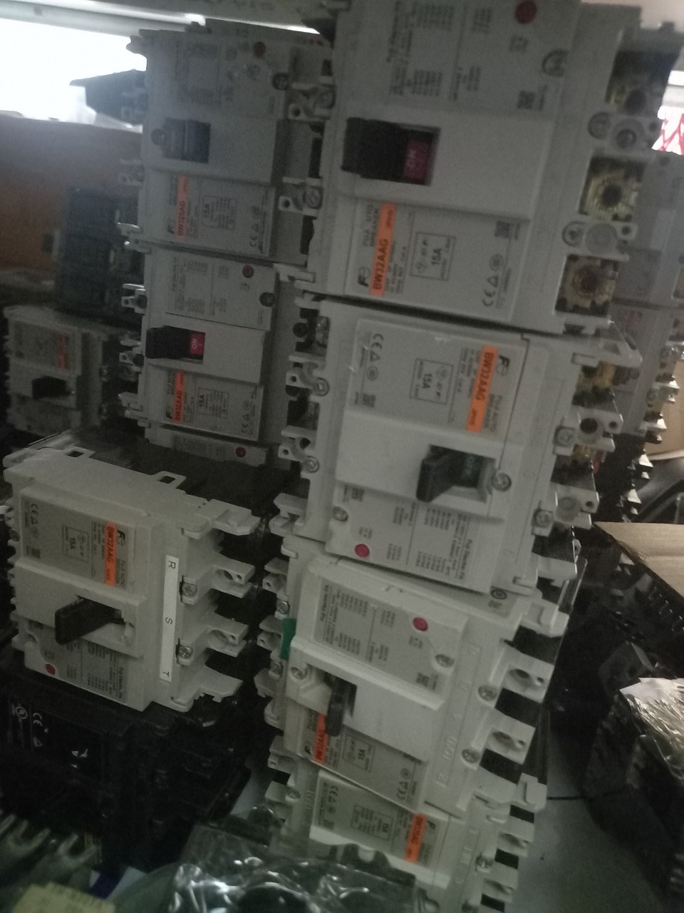 CB 3 PHA NHẬT 3PHA 30A ĐẾN 60A THÁO TỦ