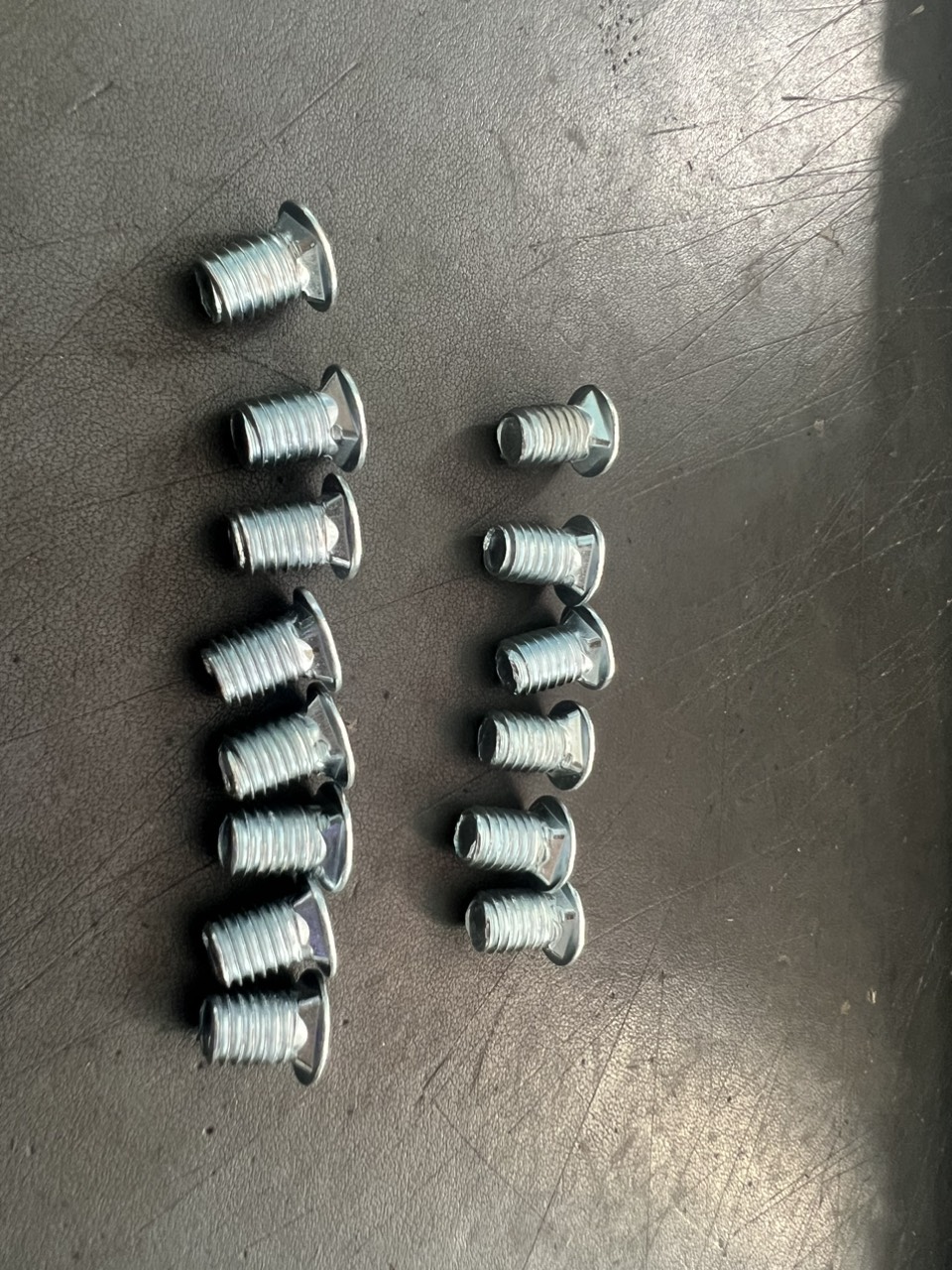 Combo( 20, 30, 40, 50, 60, 70, 80, 90 ) Ốc bắt kệ sắt V lỗ đa năng