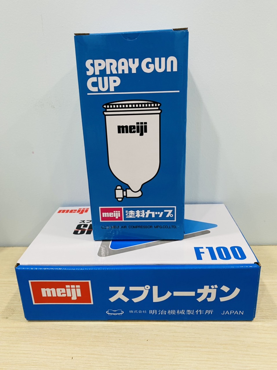 Súng phun sơn Nhật Bản Meiji F100 (Kim béc 1.3mm và 1.5mm, đã gồm cốc đựng sơn 400ml 4GD)