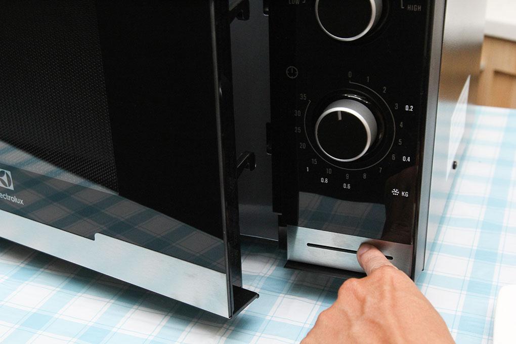Lò vi sóng Electrolux EMM2308X 23 lít
