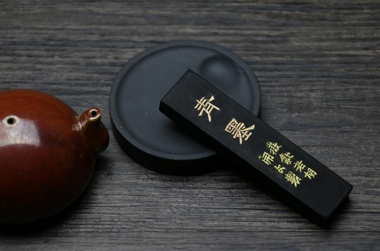 Mực tàu mực thỏi mài thơm màu chuẩn (mẫu mã đa dạng)