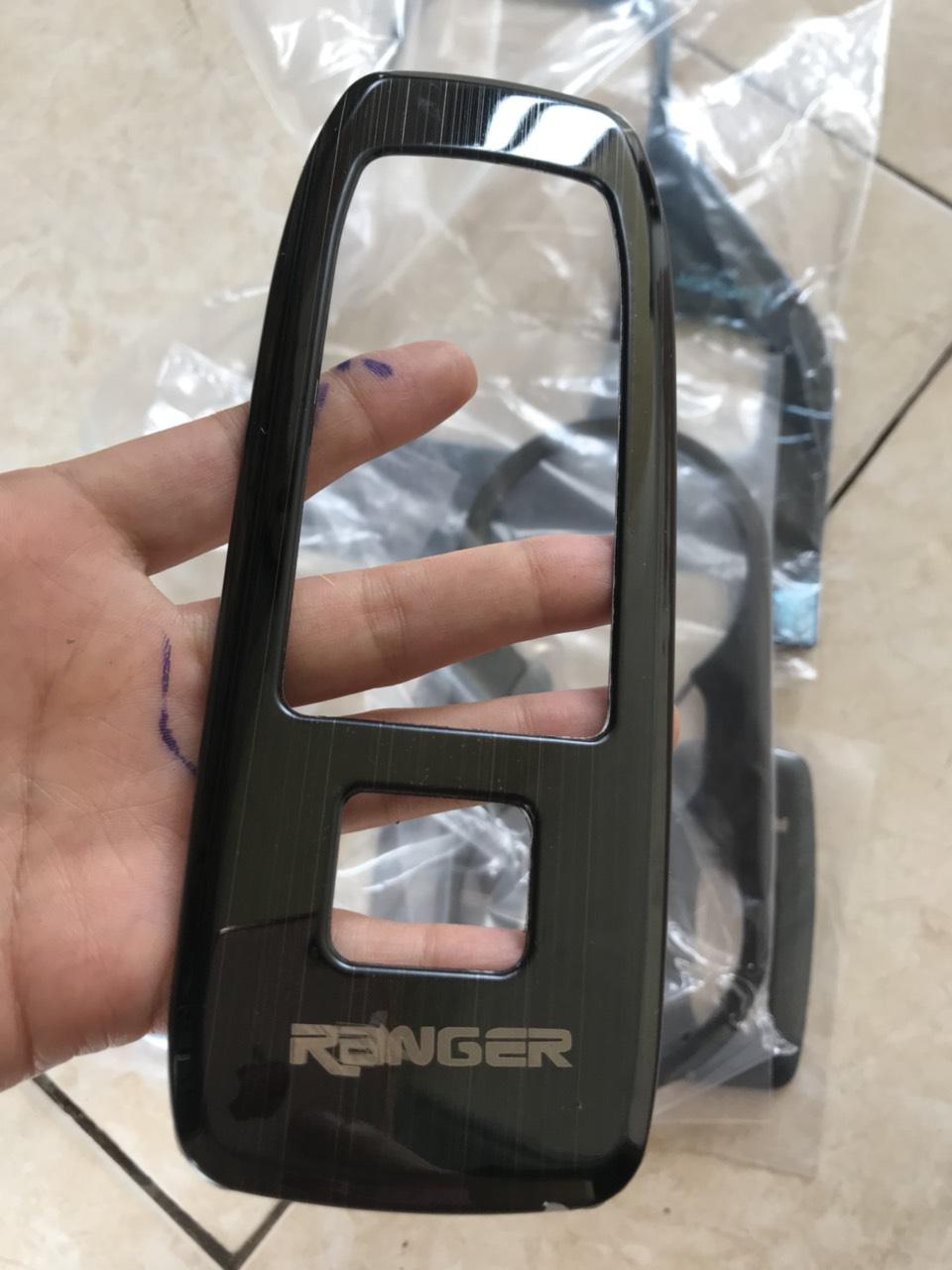Ốp nội thất titan Ford Ranger