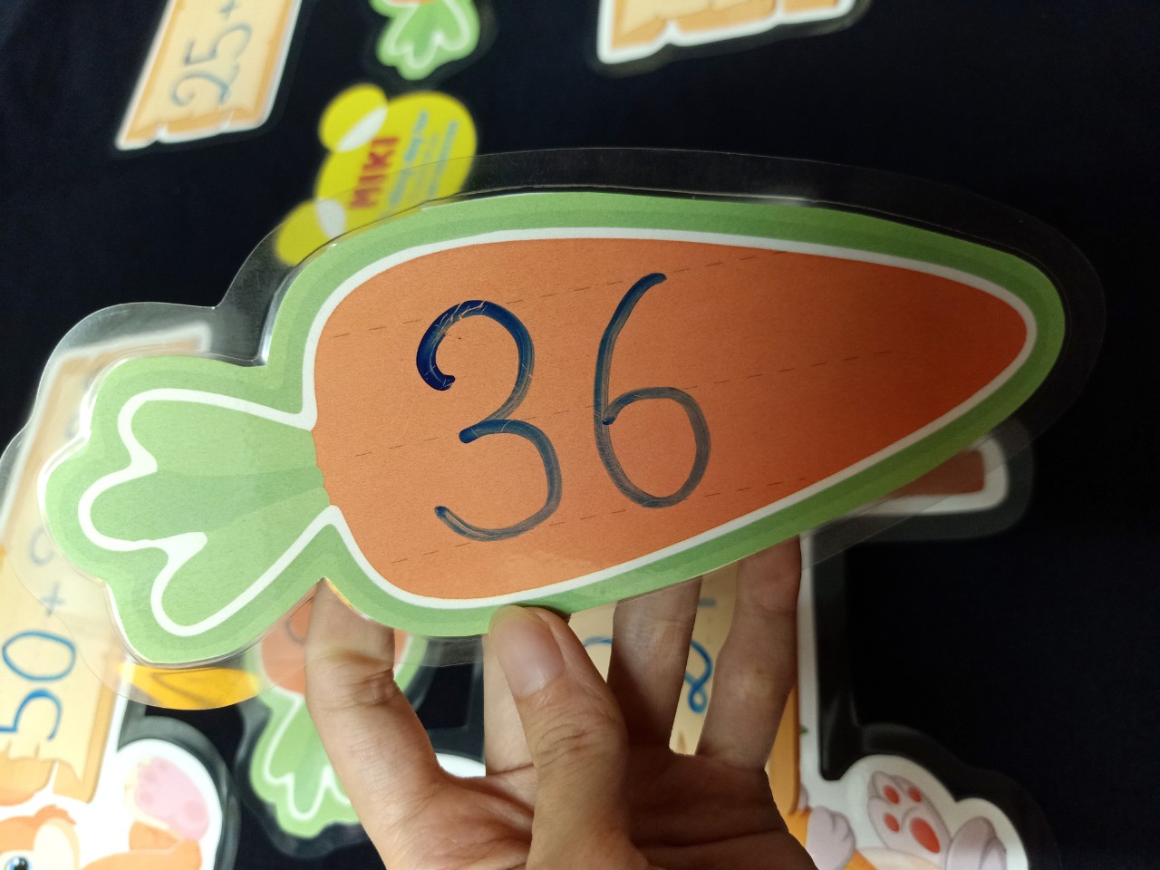Bộ 4 Anh Em Nhà Thỏ Tìm Cà Rốt (4 bé thỏ + 4 cà rốt)