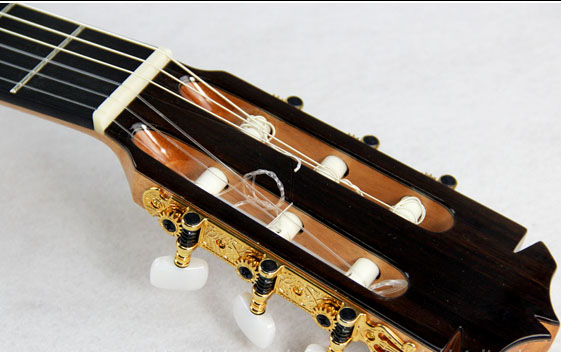 Khóa đàn guitar classic