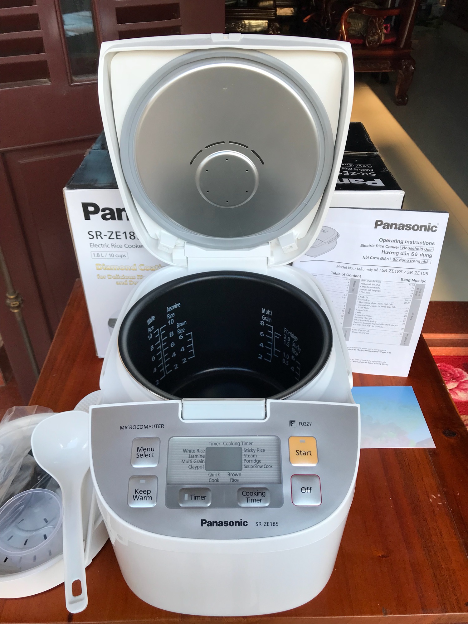 Nồi Cơm Điện PANASONIC SR-ZE185 made in Malaysia