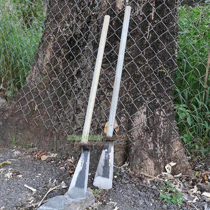 Thuổng đánh bầu lưỡi gấp cán dài 60cm