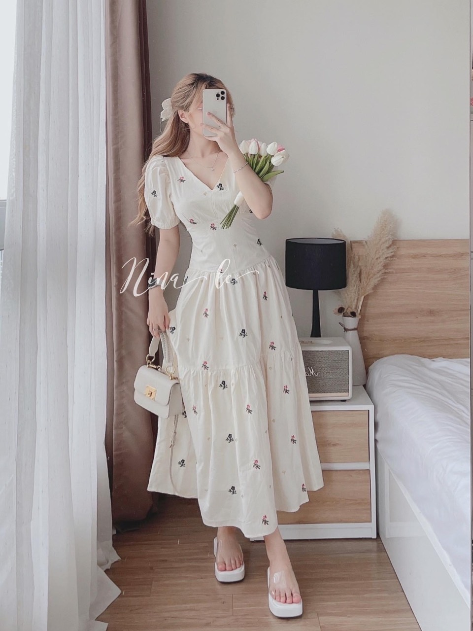 Đầm von kiểu dáng suông cổ chữ v ngắn tay phối in nhiều hoa xinh xỉu ttsa2170