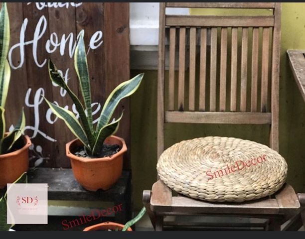 Round water hyacinth cushion for yoga