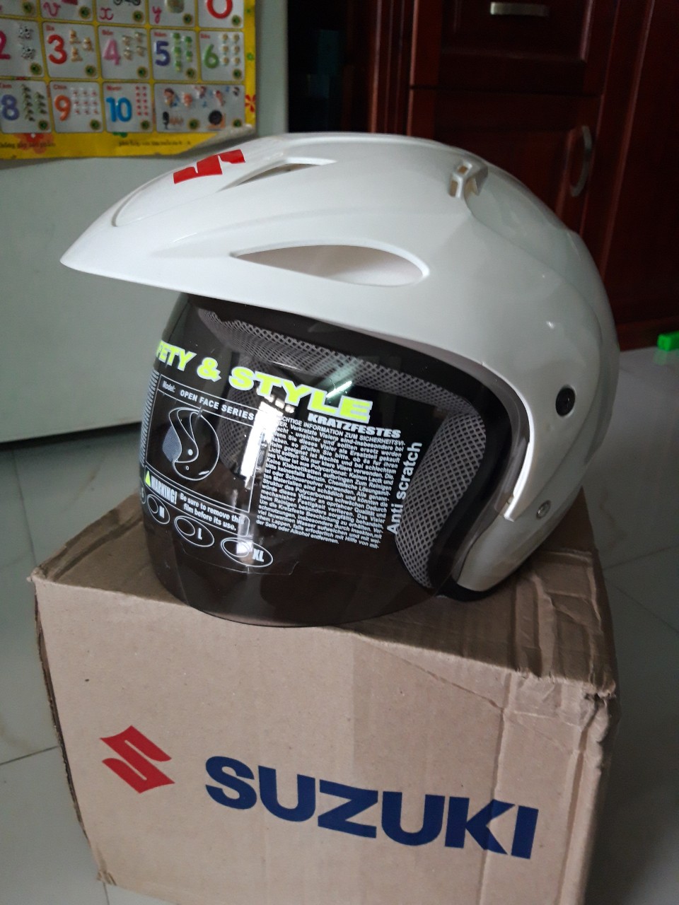 Mũ/Nón bảo hiểm SUZUKI TRẮNG