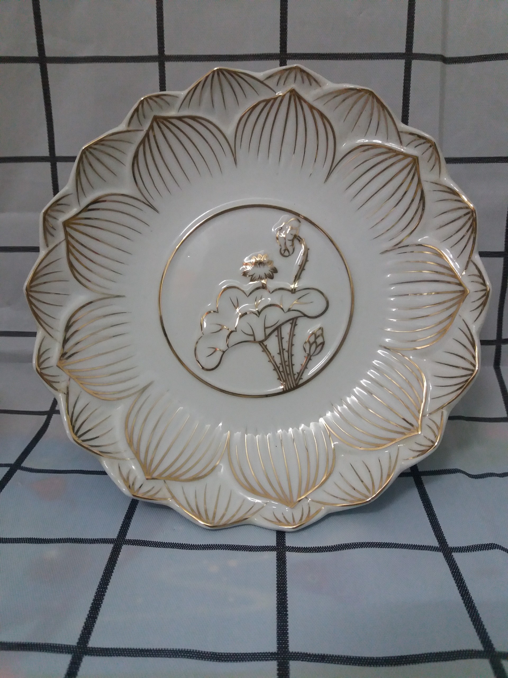 Combo thờ cúng bạch ngọc bộ trung (dĩa 17 cm, bình 20 cm, lư cao 10 cm, bộ 3 chung nước)