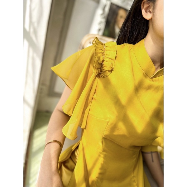 Áo dài điệu tay xòe kèm quần lụa cùng màu