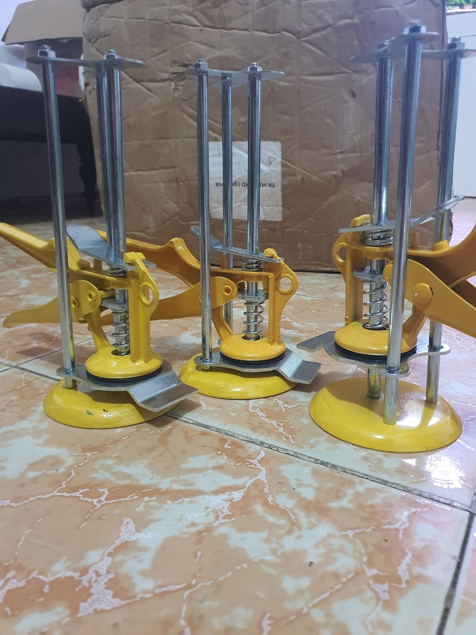 KÍCH NÂNG GẠCH  ỐP TƯỜNG 3 TRỤ