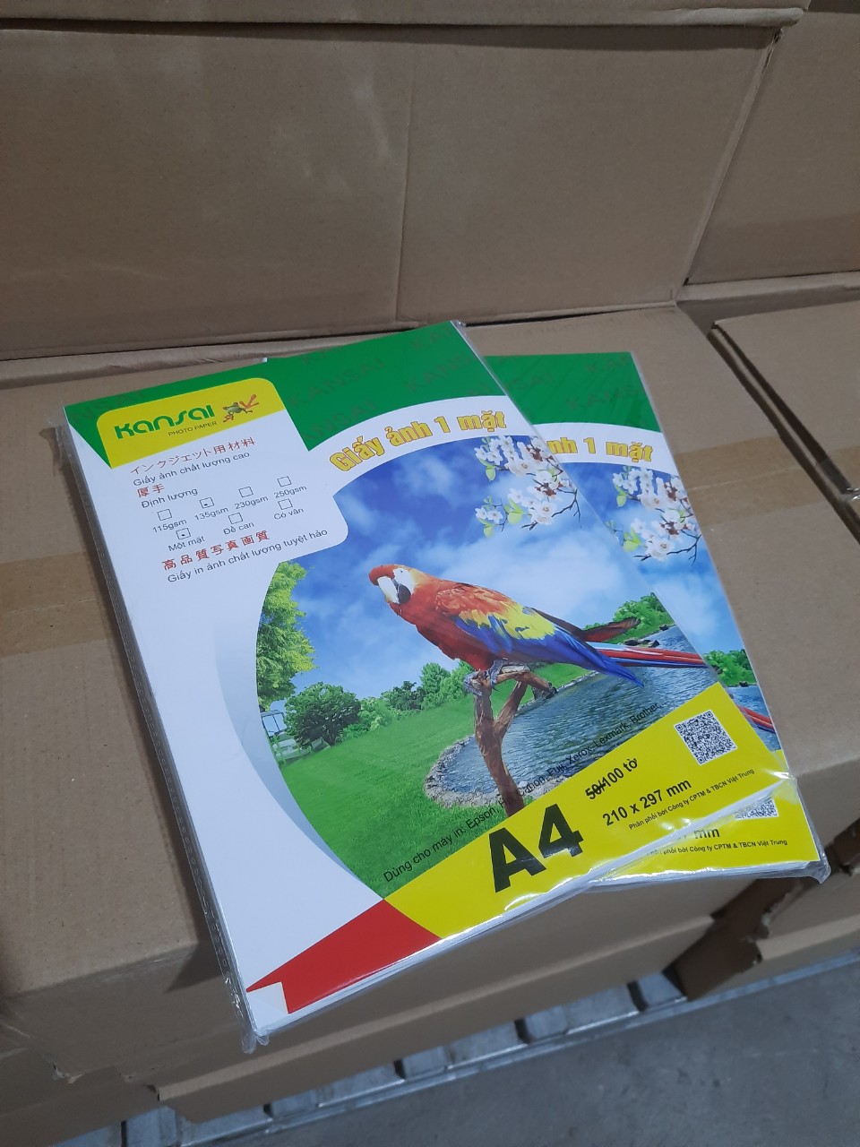 Giấy ganh bóng 1 mặt A4 250 gsm (vân bóng)