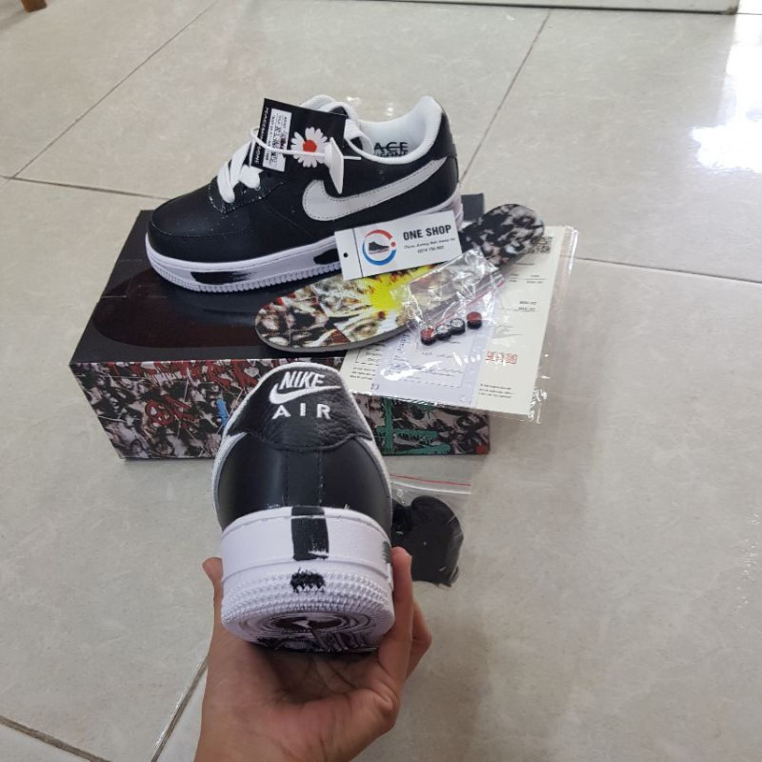 Giày thể thao hoa cúc đen tróc sơn R( full box, phụ kiện, freeship)