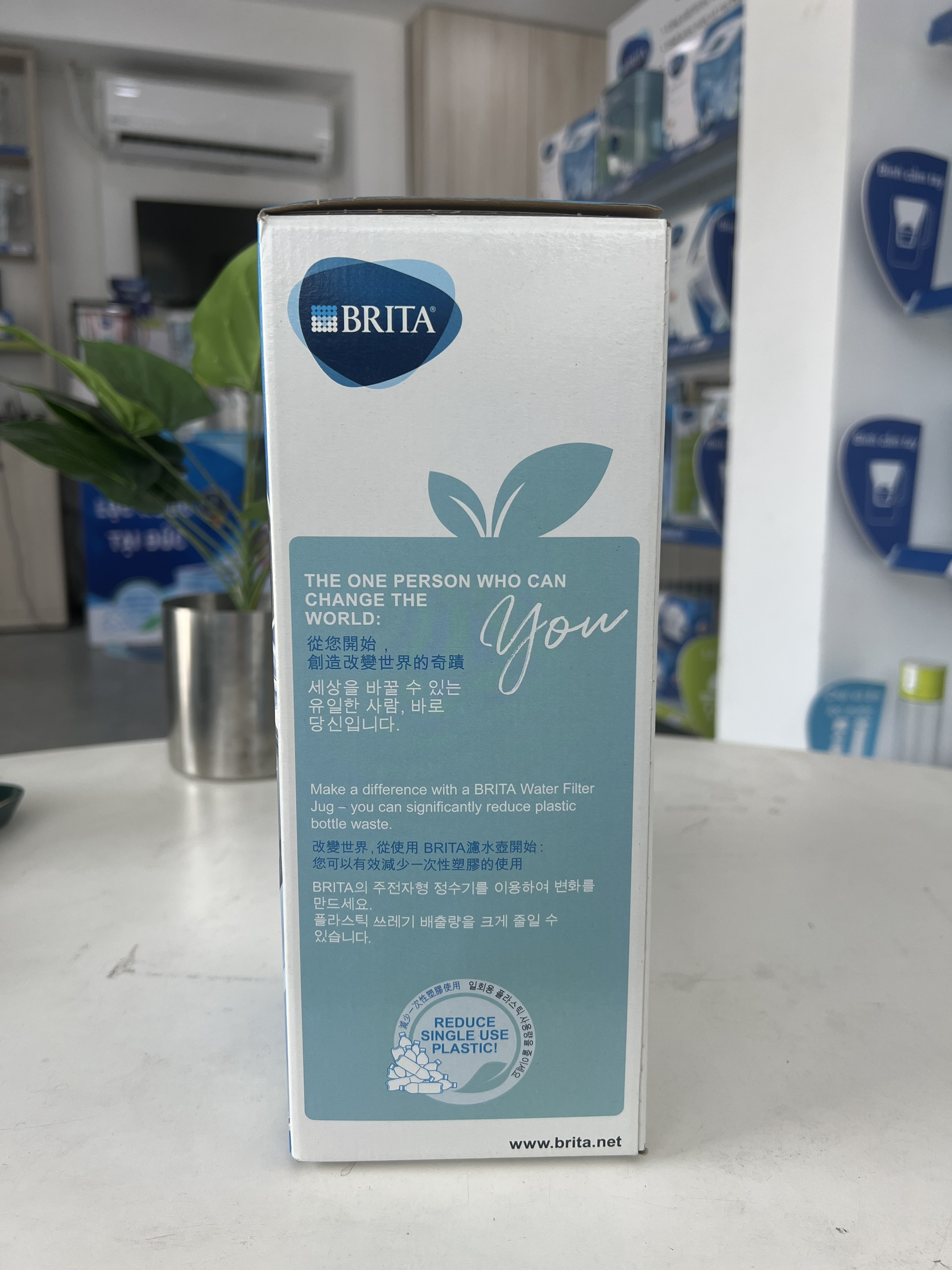Bình lọc nước BRITA Marella Basic Graphite 2.4L (có sẵn 1 lõi lọc Maxtra)