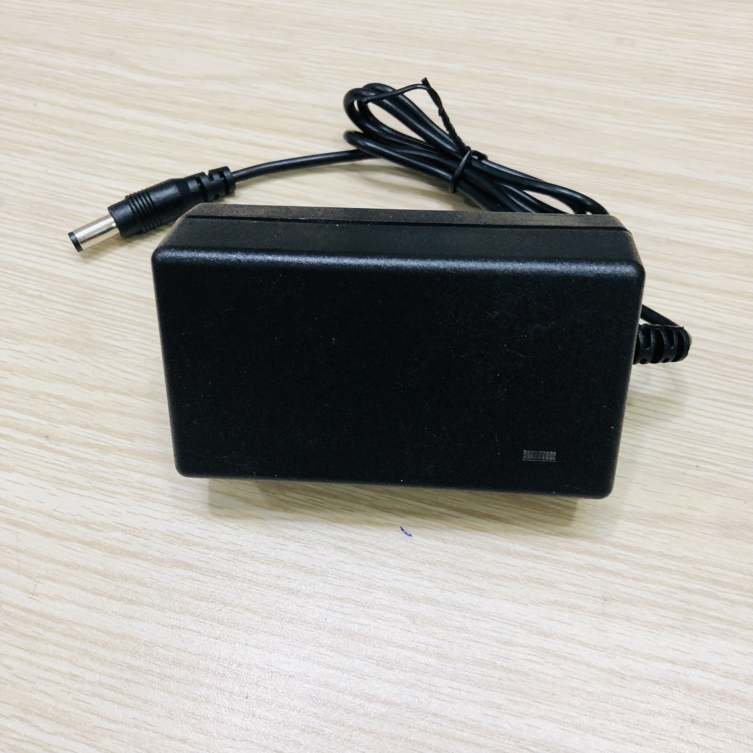 Cục sạc pin 21V - 98V chuôi cắm Φ5.5 mm (Có loại 1A và 1.5A) (100 - 240V)