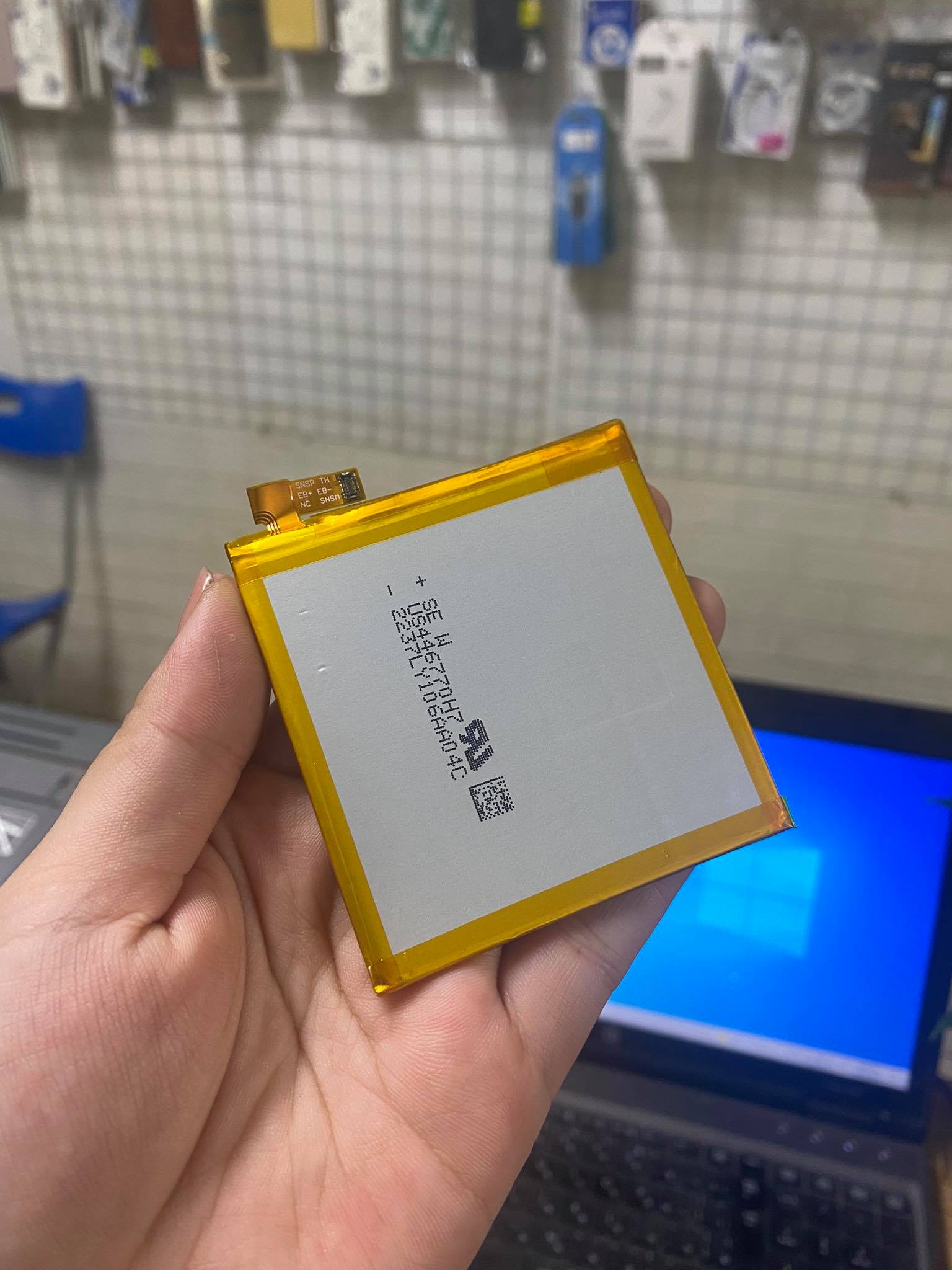 Pin điện thoại Sharp Aquos R - SHV39