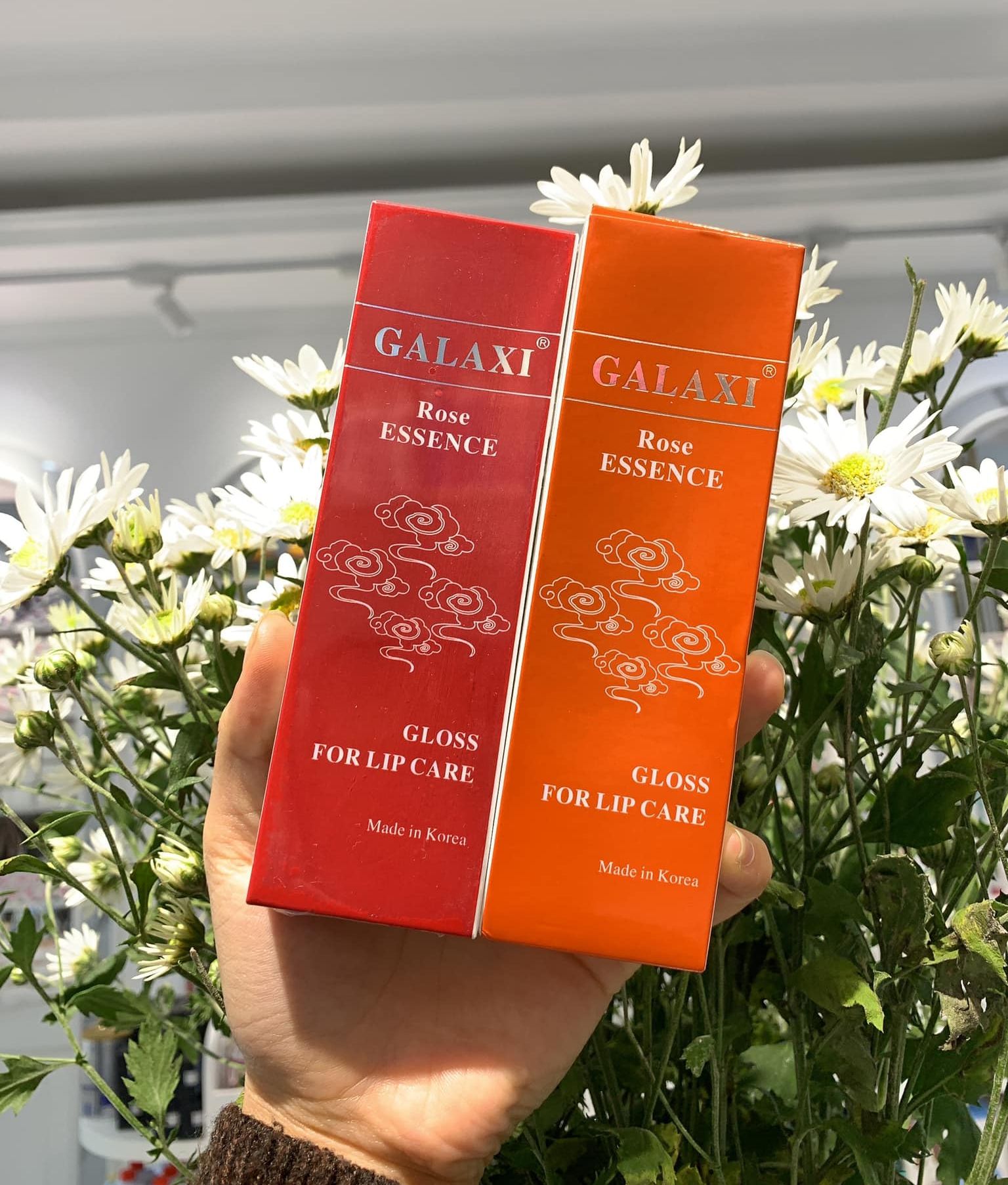 Son dưỡng kích màu môi galaxi rose essence gloss for lip care
