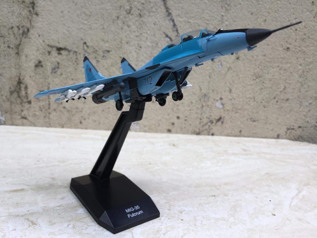 Mô hình Máy bay MIG 35 - 1:100