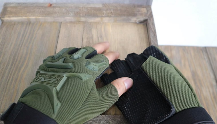 Găng tay xe máy Mechanix cụt ngón