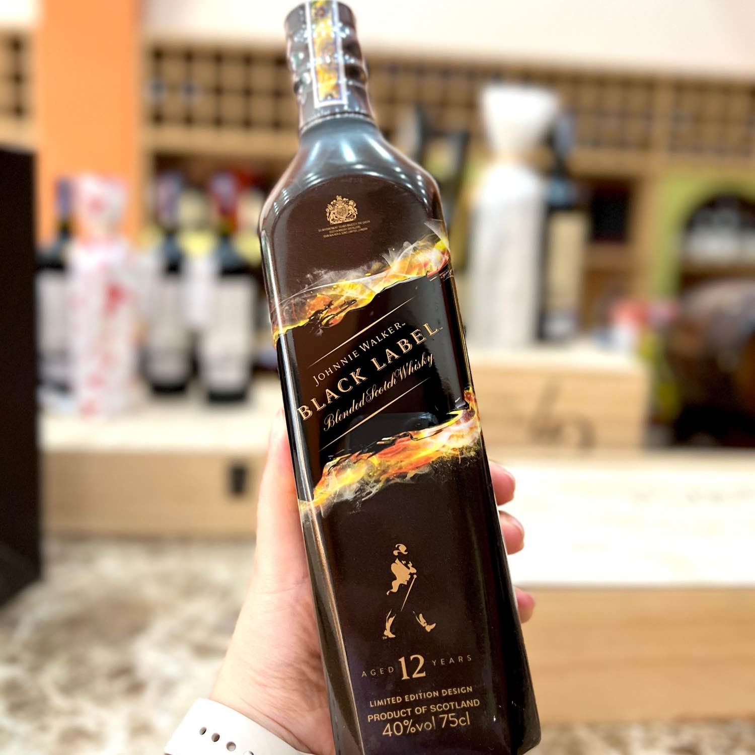 Whisky Johnnie Walker Black Shadow 12 năm Alc 40% 700ml