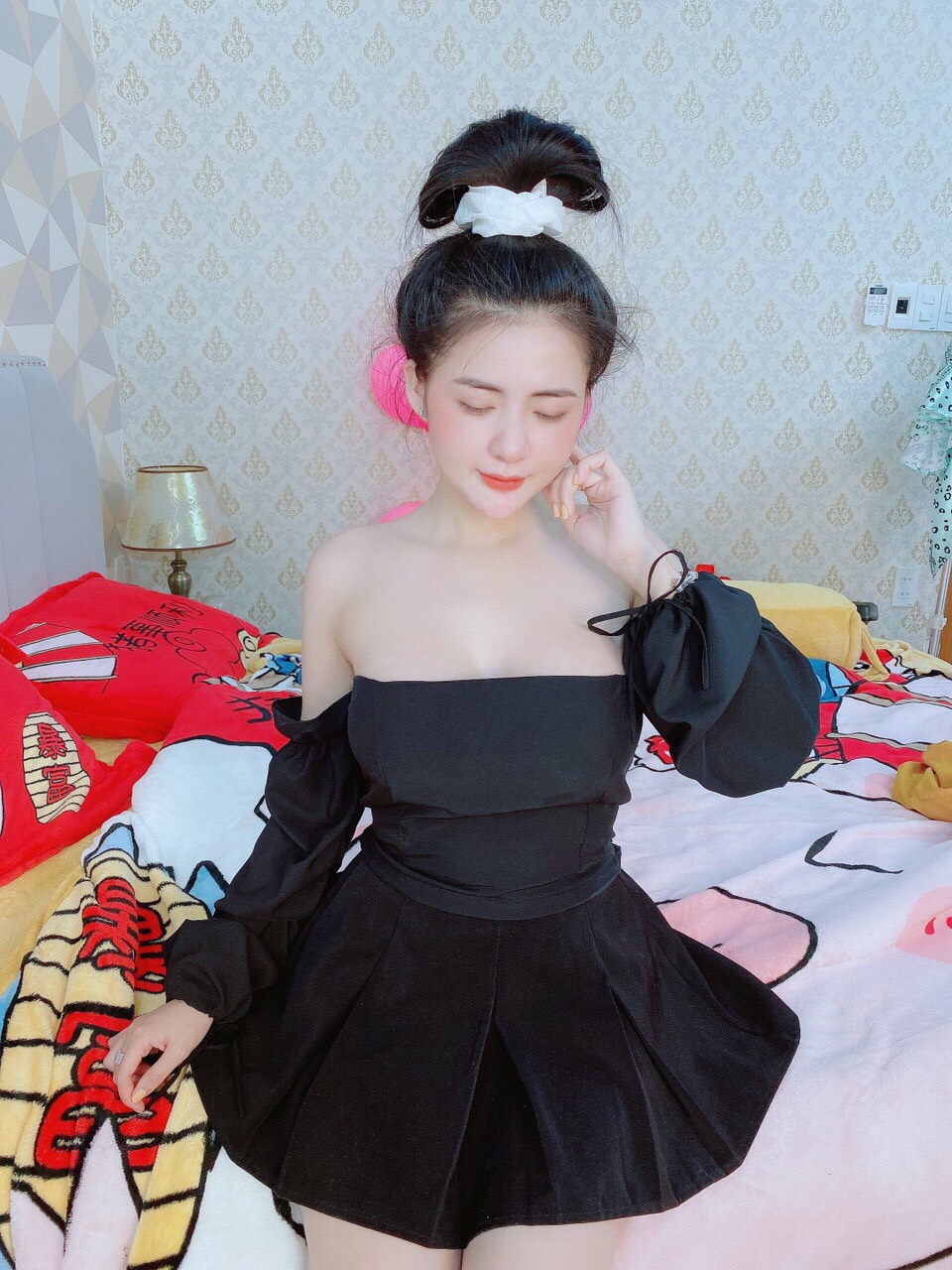 Áo kiểu trễ vai xinh kèm mút ảnh thật xinh phối nhún dây ở tay dễ thương