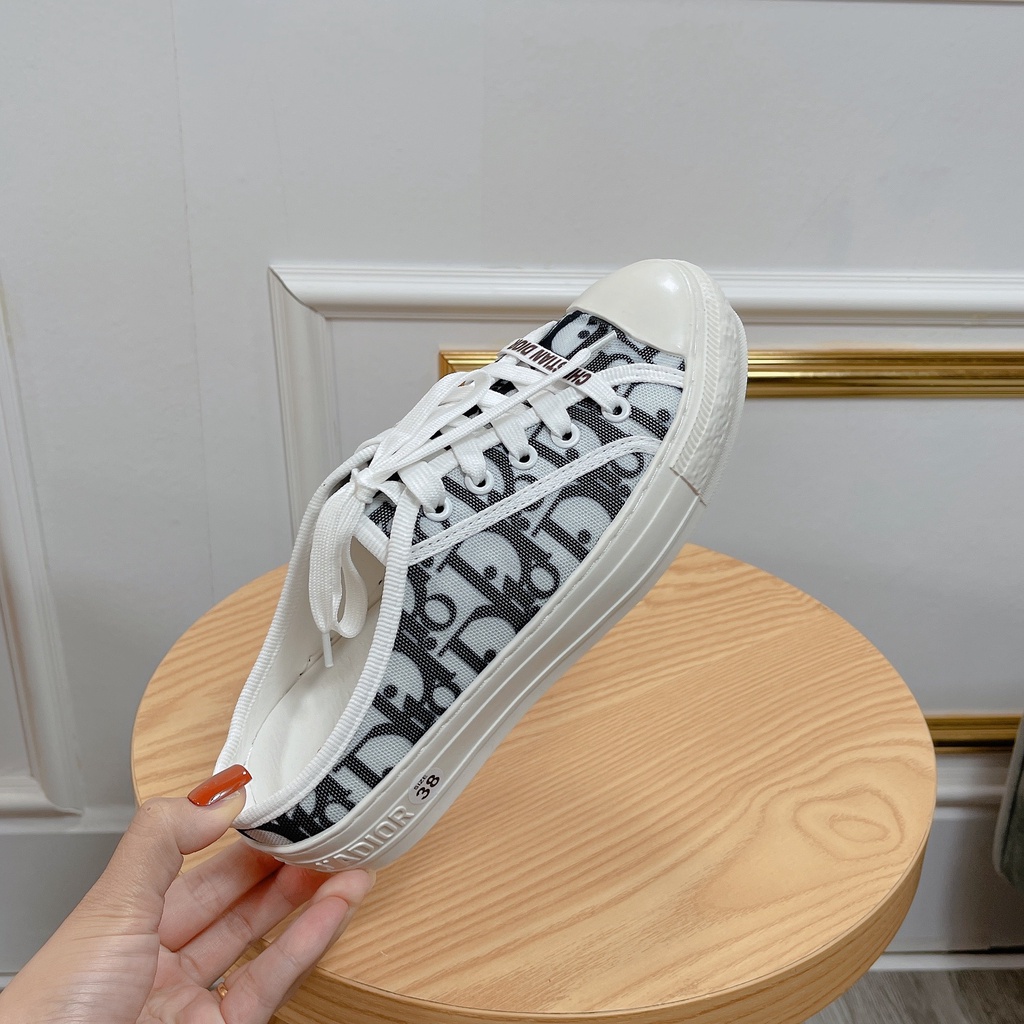 Giày sục DIOR thể thao đạp gót mẫu mới