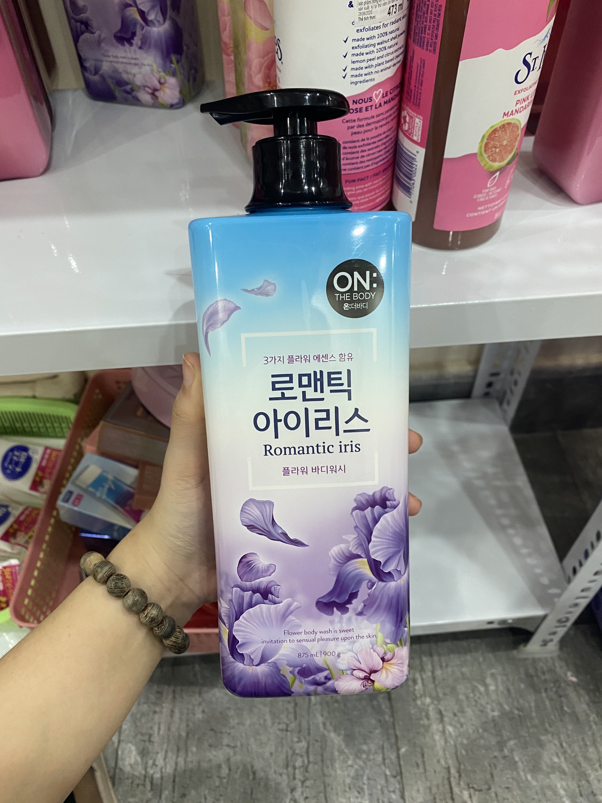Sữa tắm hương nước hoa on the body hàn quốc 900ml