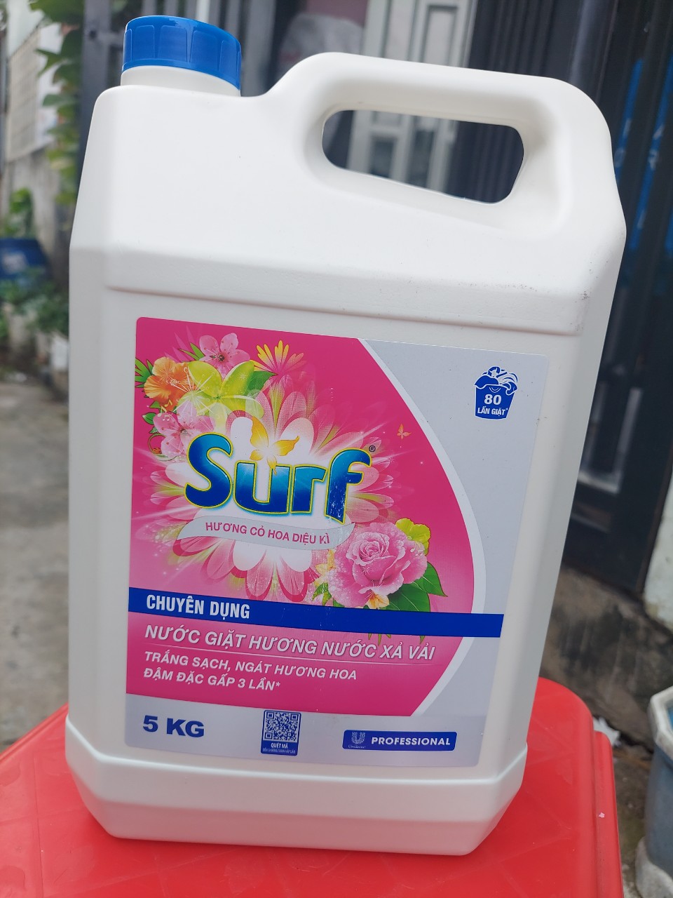 Nước giặt surf hoa cỏ diệu kỳ can 5kg