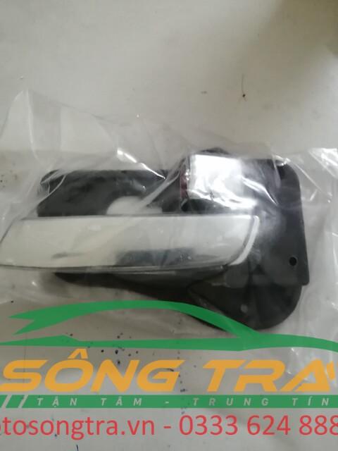 Tay mở cửa trong Carens, bên phụ