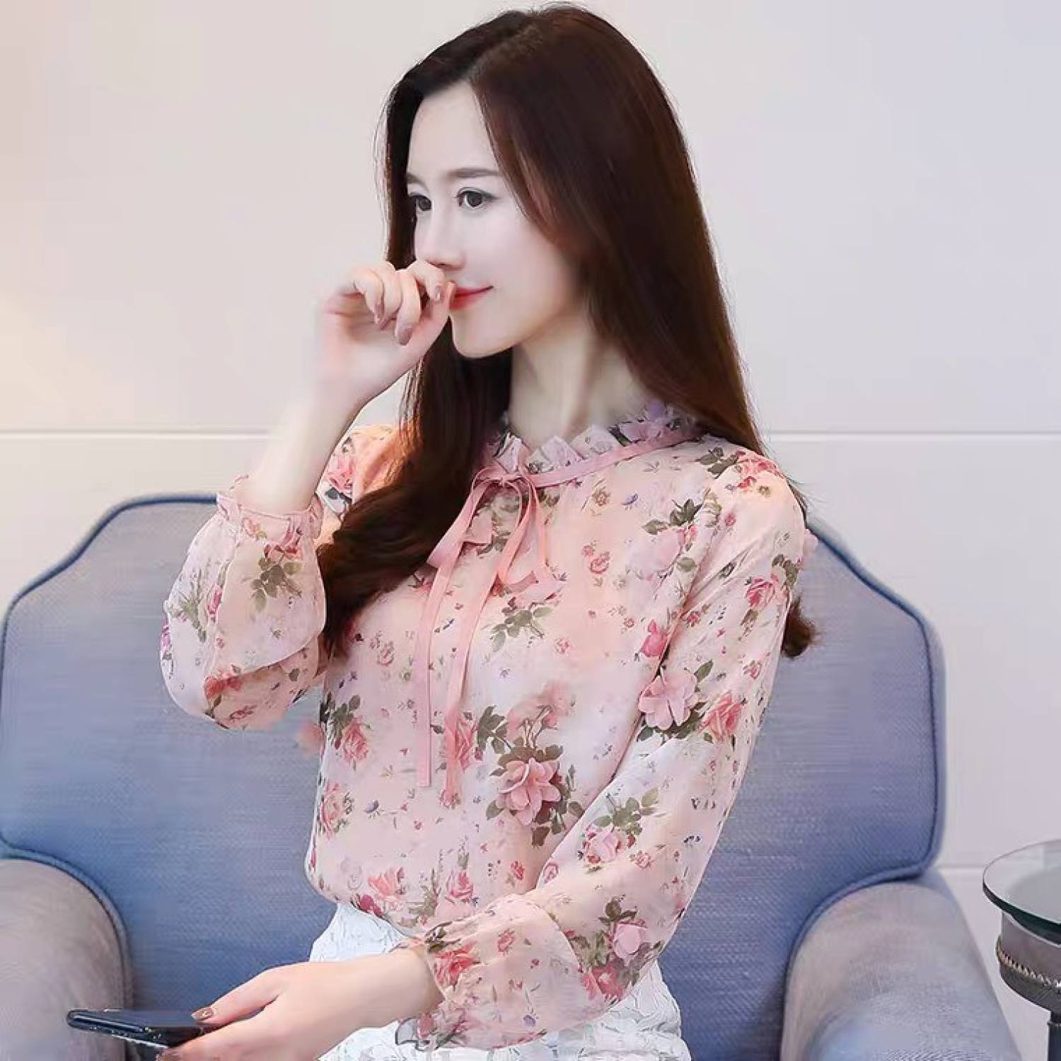 Áo voan hoa nổi cổ nơ tay bo