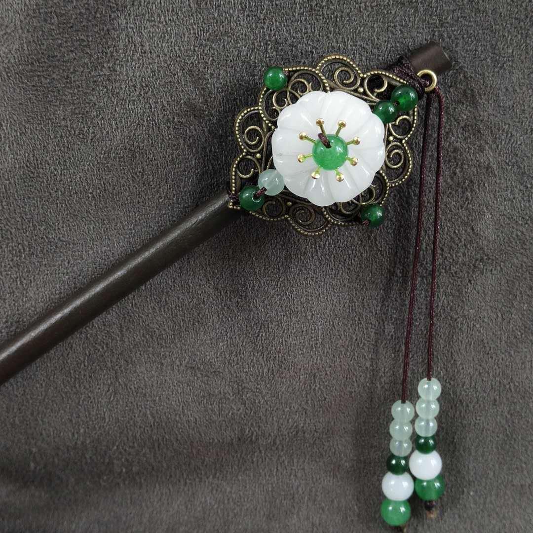 Trâm gỗ cổ trang hoa trắng tròn nhị xanh lá trâm cài tóc nữ phong cách cổ trang trung quốc